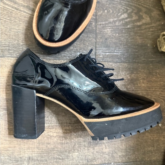 Repetto size 38 (8)worn under 5 times
Glossy Black patent leather Platform Shoes - Picture 10 of 14